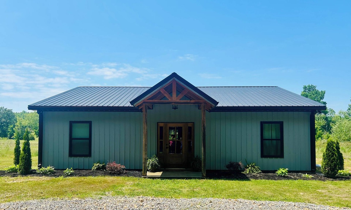 McEwen House | Creekside Pour House -creek access, hidden Speakeasy, fire pit, privacy, nature