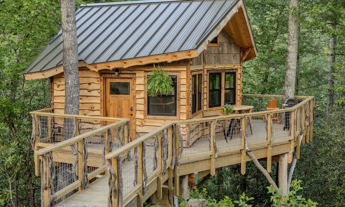 Zirconia Cabin | Custom Built Treehouse with Private Waterfalls & Hiking