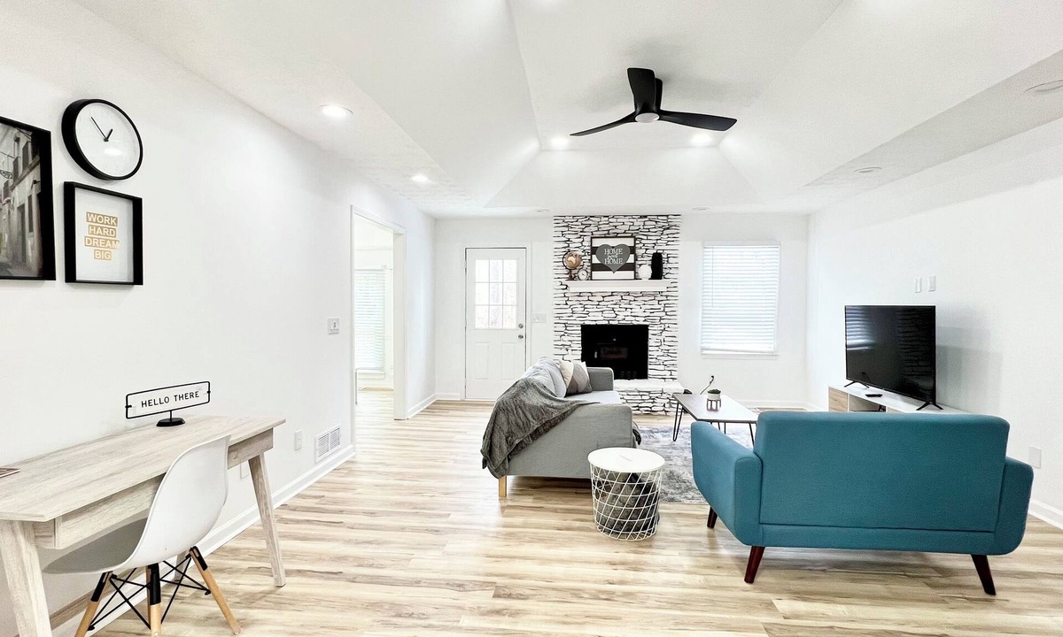 Lawrenceville House | Cute & Cozy 3BR Home - 8 Min to Mall of Georgia - Convenient Location