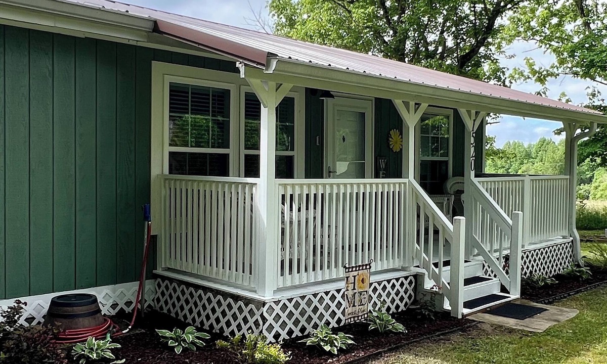 Pikeville Cottage | Cute, cozy & clean cottage by Fall Creek Falls Park. 2B-2B with new hot tub.
