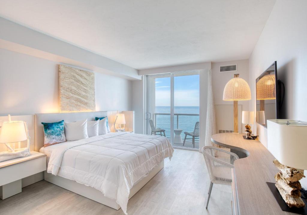 Brush - Stewarts Hotel | Daytona Grande Oceanfront Resort