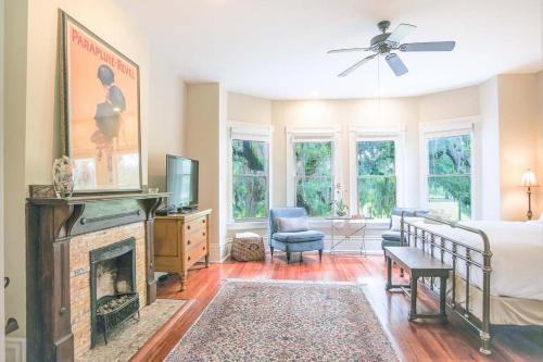 Savannah Victorian District House | Delia Row - 905B by Lucky Savannah