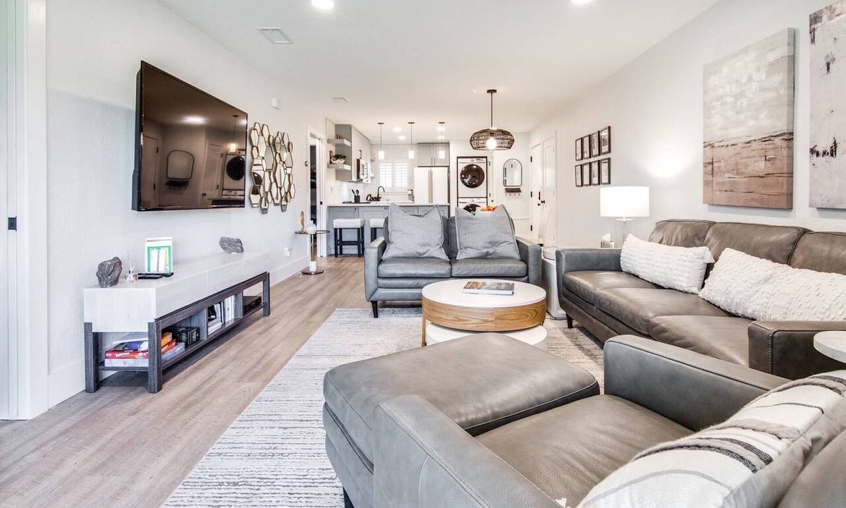 Wesley Chapel Condo | Designer Golf Retreat | Luxury Renovation | Golf View | Optional Saddlebrook Resort Amenities
