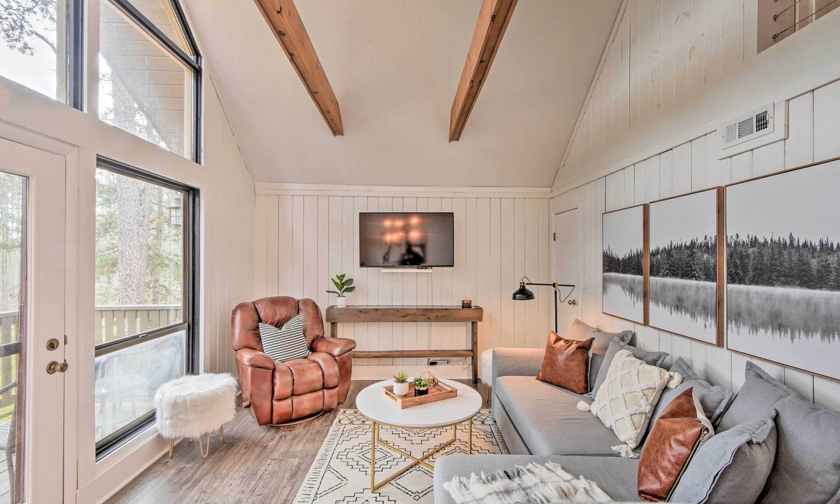 Salem Condo | Designer Retreat w/Pool, Golf + Beach Access!