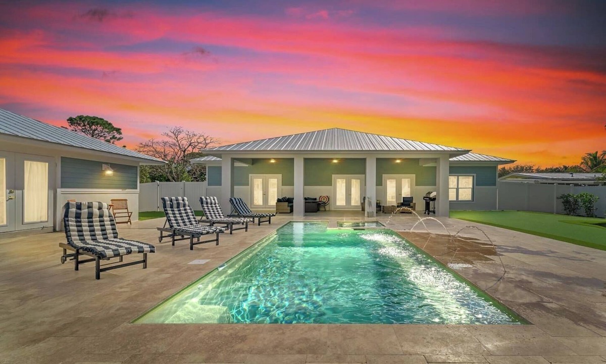 Jensen Beach House | Diamond Sands| Epic Mini Golf| Guest House
