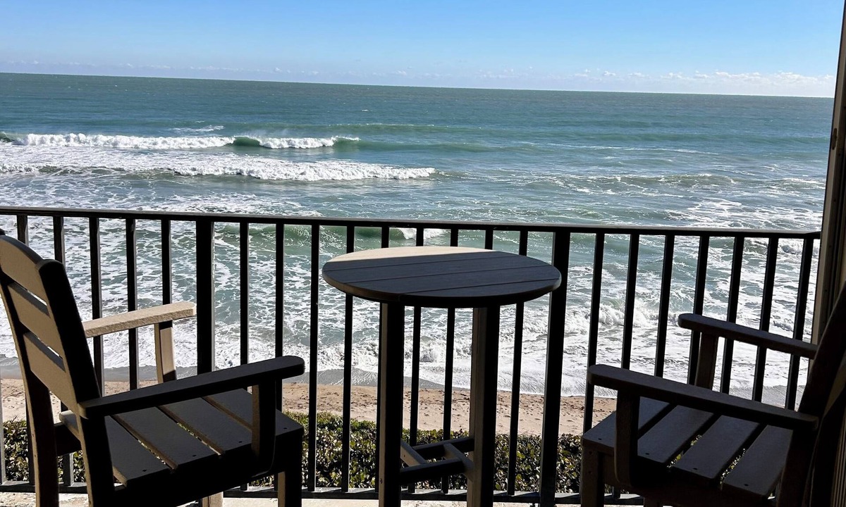 Hutchinson Island South Condo | Direct Oceanfront 2-bedroom Hutchinson Island Condo