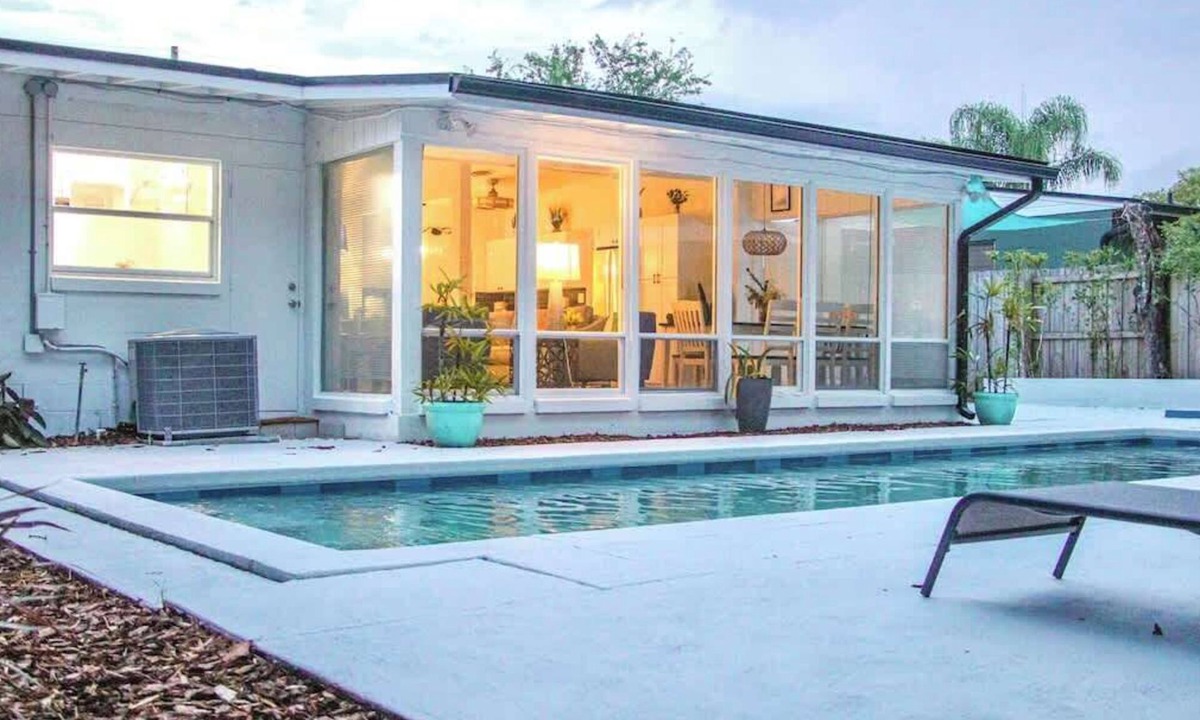 Lake Underhill House | Disney Area 3BR Villa | Private Pool & Easy Access