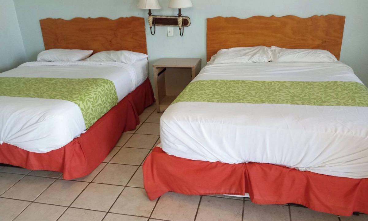 Tazewell Hotel | Dixie Plaza hotel