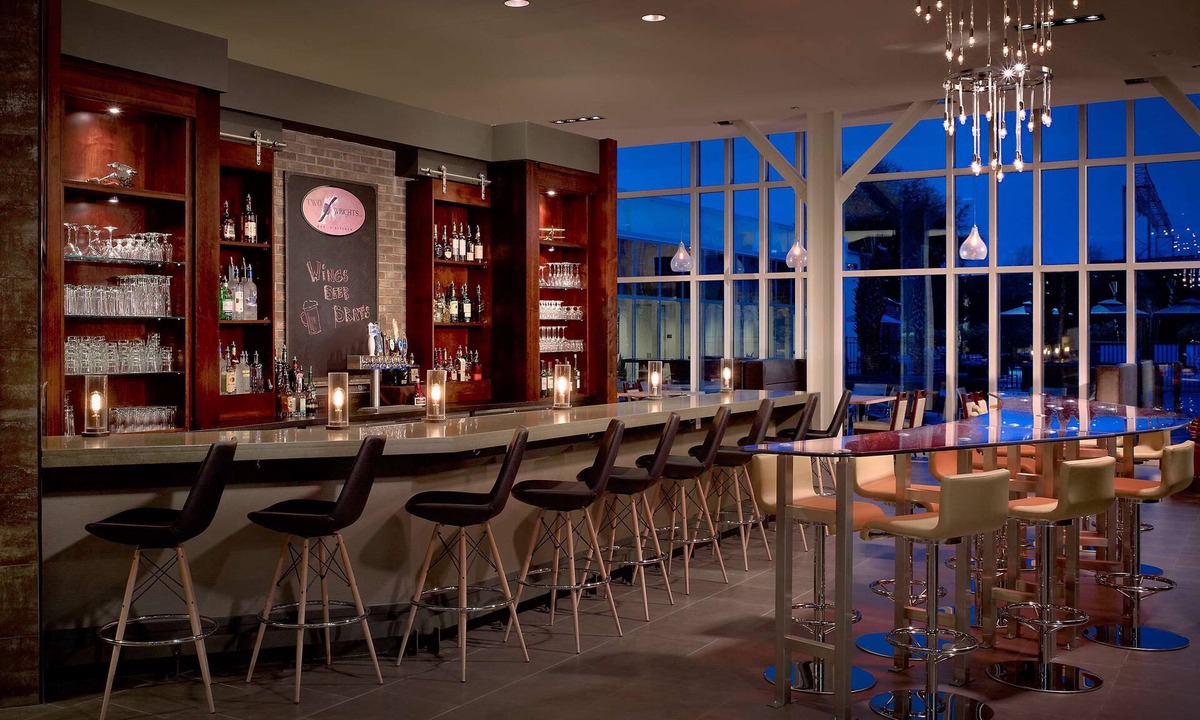 North Charleston Hotel | DoubleTree by Hilton Hotel & Suites Charleston Airport