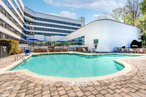 Executive Park Hotel | DoubleTree by Hilton South Charlotte Tyvola