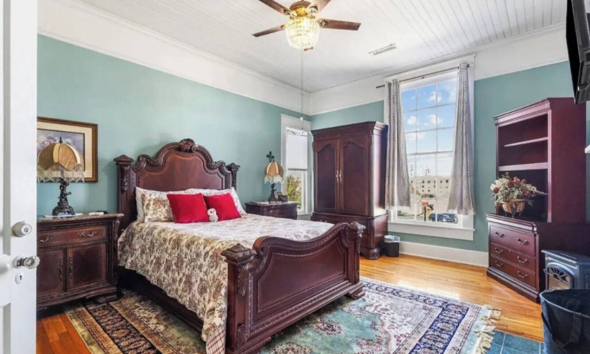 Anderson House | Downtown Anderson Stay | Queen Bed + Event Space