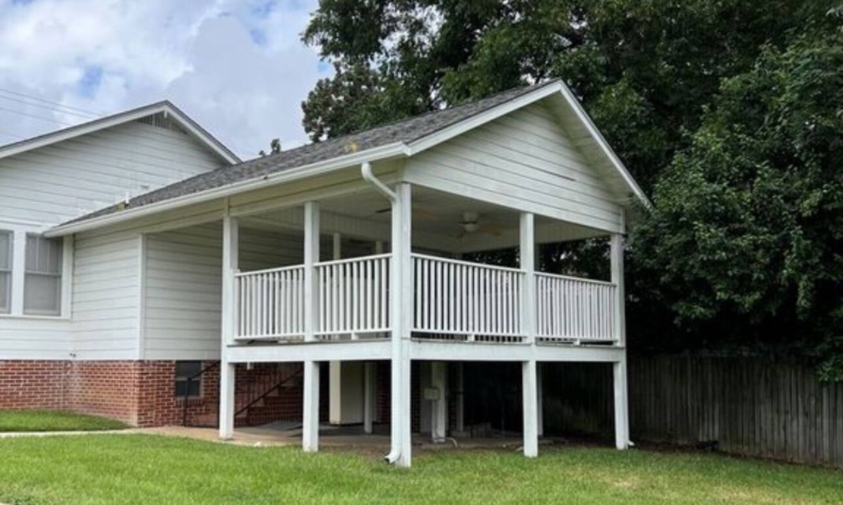 Douglas House | Downtown Douglas Delightful 4 Bedroom house with patio