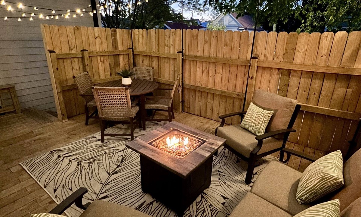Westside House | Downtown - Glam Room + Patio & Fire Pit!