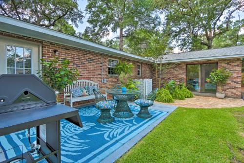 Beaufort House | Downtown Home w/Yard & BBQ - 6 Mi to Downtown!