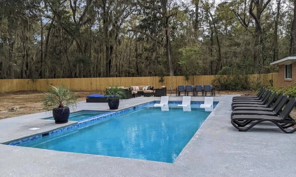 Savannah House | Downtown Savannah Oasis w Heated Pool & Spa