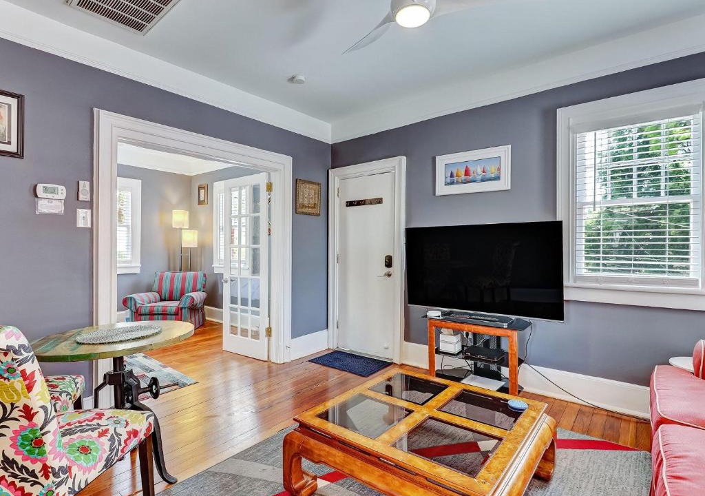 Thomas Square Apartment | Drayton Place Carriage Unit 2