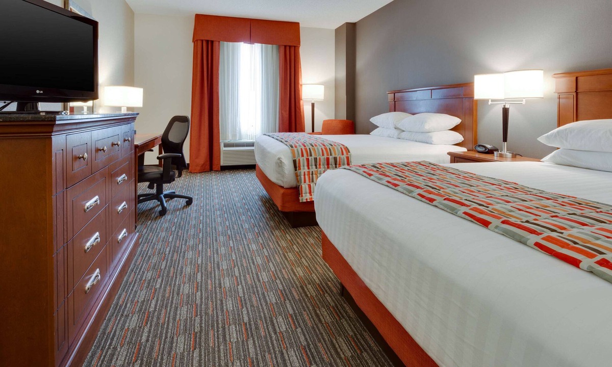 O'Fallon Hotel | Drury Inn & Suites St. Louis O'Fallon, IL