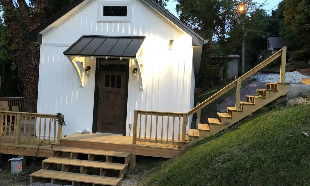 Baxter Cabin | Eagle's Nest Cottage on Center Hill Lake with private path to the water's edge.
