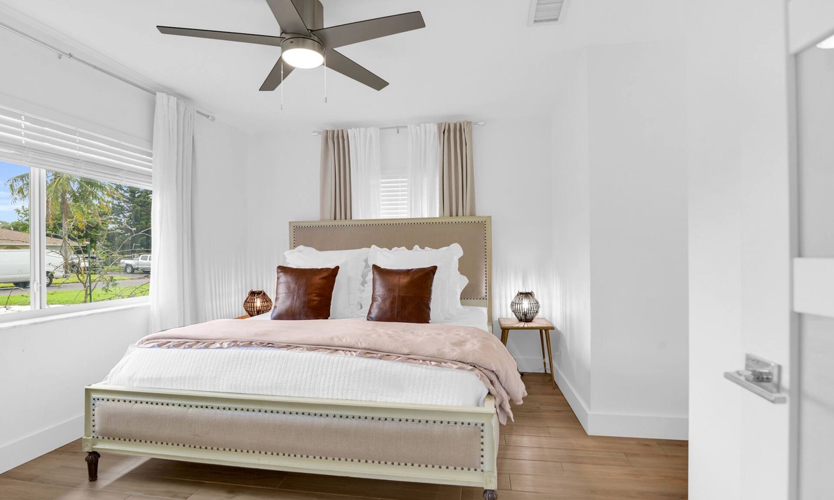 Tropic Palms House | East Delray Home Close Golf cart ride to Atlantic ave or the Beach
