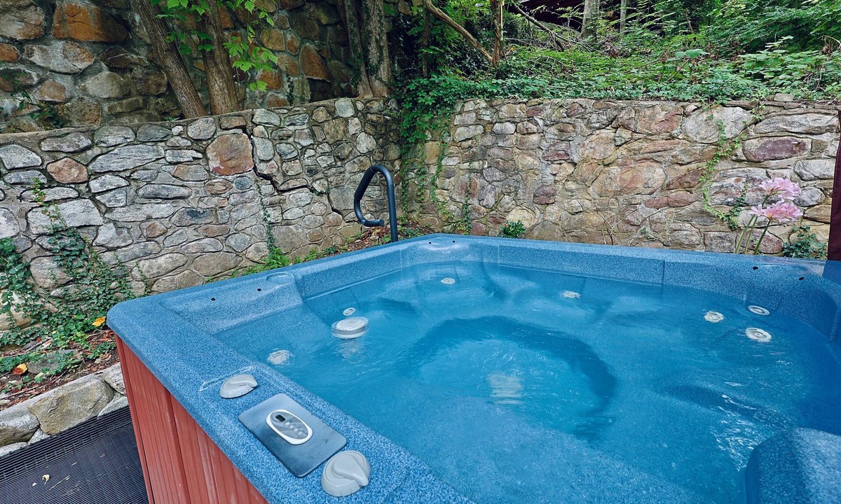 Gatlinburg Cabin | Easy Walk to Gatlinburg Strip! Cabin w/Hot Tub, Theater Room & Easy Parking