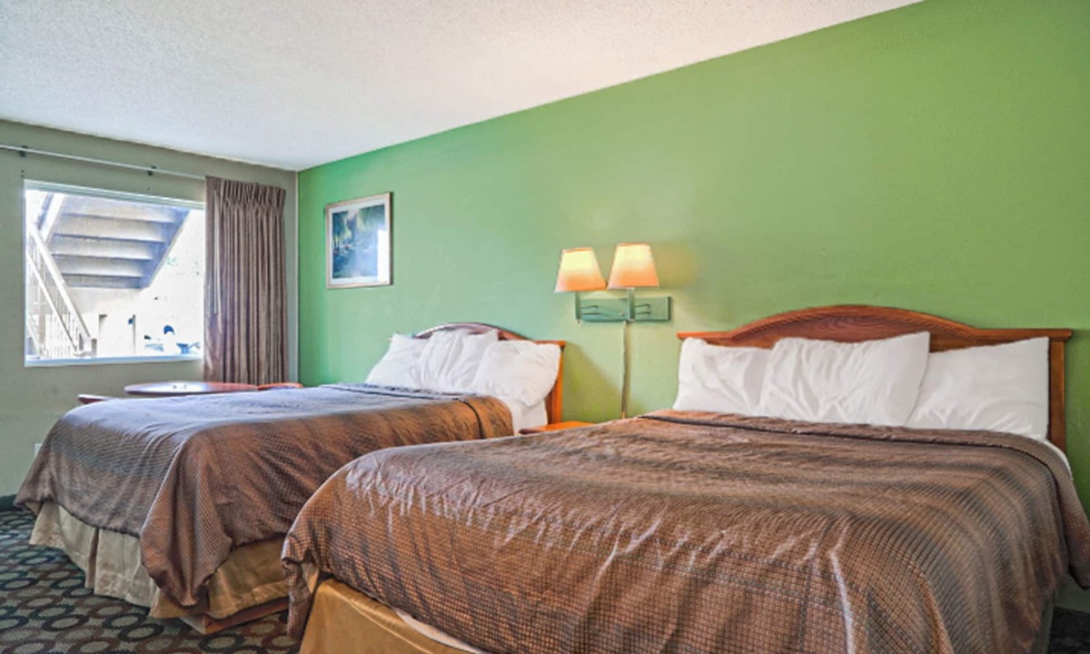 Ashburn Hotel | Economy Inn Ashburn GA I-75