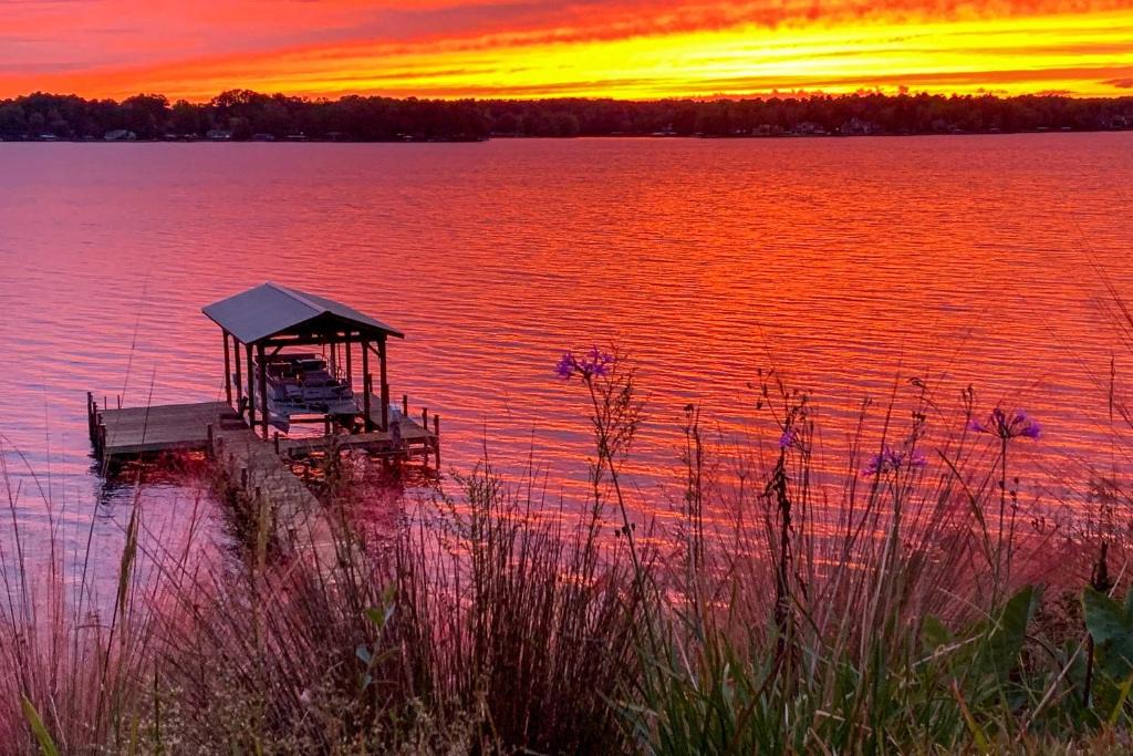 Cross Hill House | Elegant Lakefront Gem w/Dock + Sunset Views!