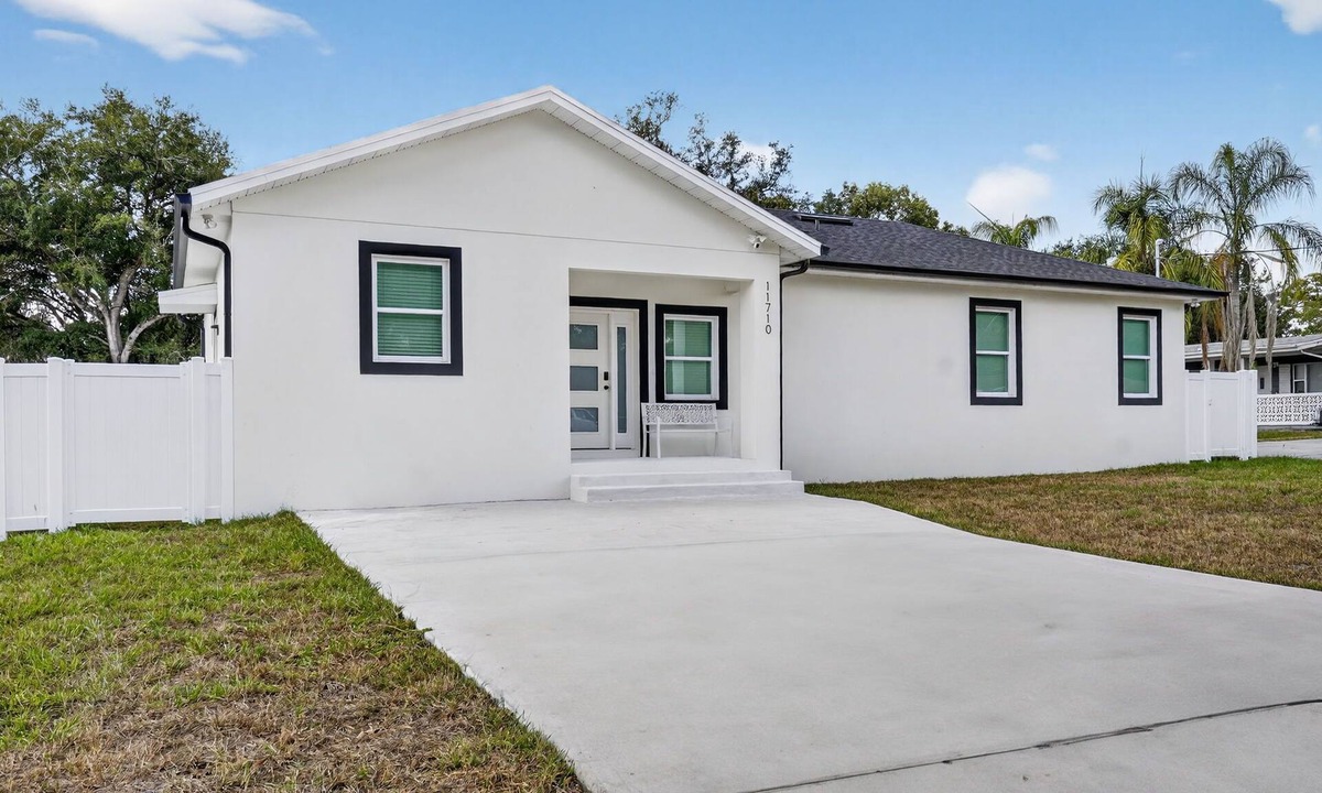 Thonotosassa House | Elegant New 3BR Home Modern Finishes & Natural Light