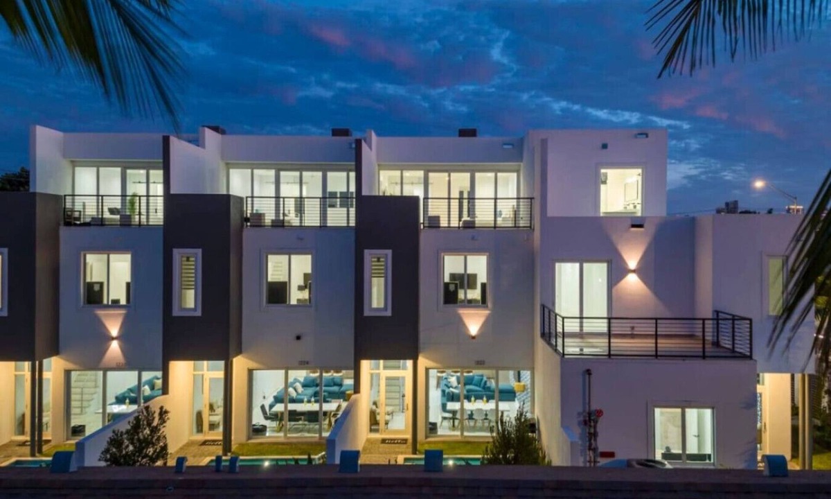 Lake Ridge House | Elegant New Modern Villa w/Pool
