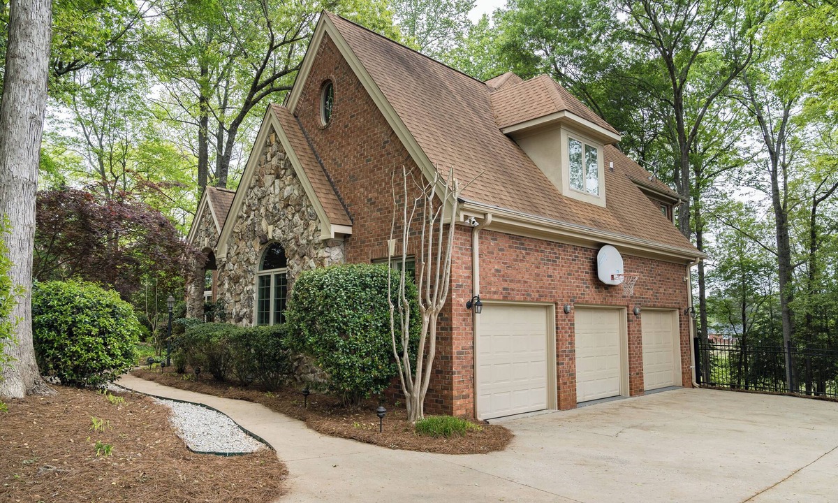 Duncan House | Elegant River Falls 5BR Home | Golf Community Living