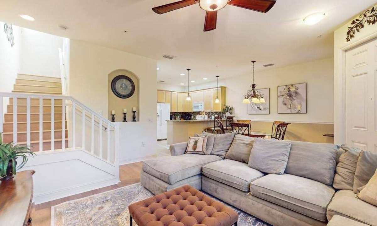 Ole House | Elegant villa with private lanai, desk, resort pool, spa & washer/dryer