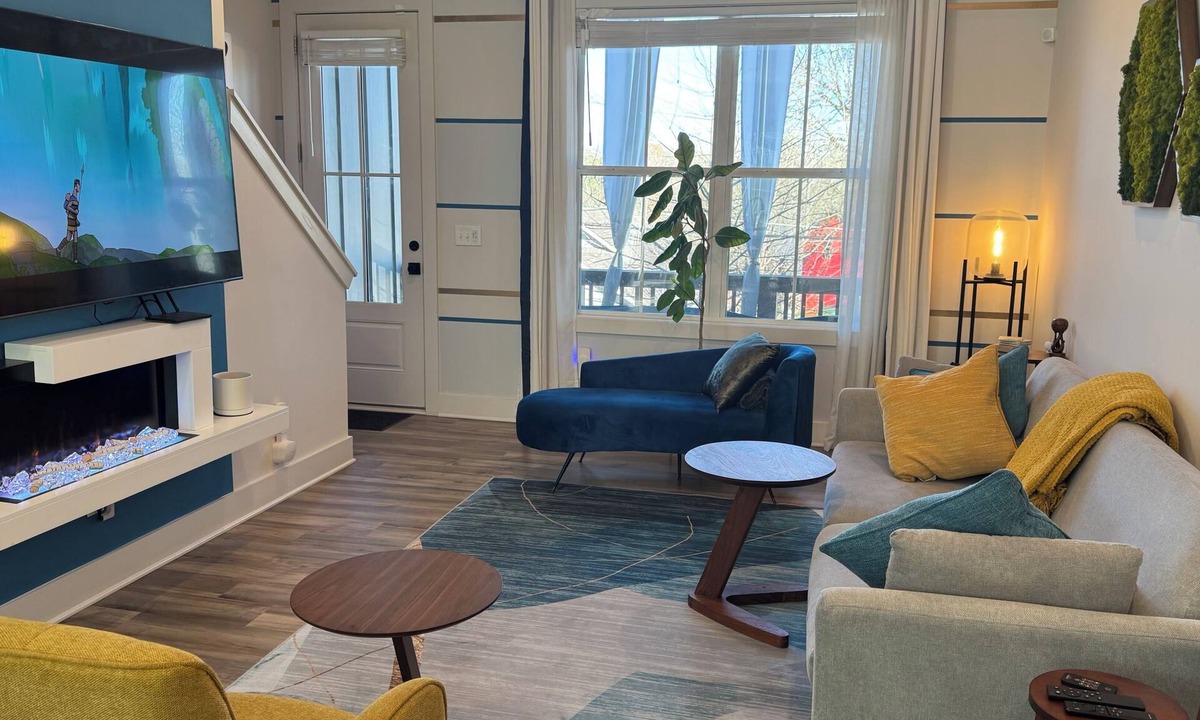 Summerhill House | Elite World Cup 3-Bdr Summerhill Townhouse by Beltline w/BRT direct to Stadium