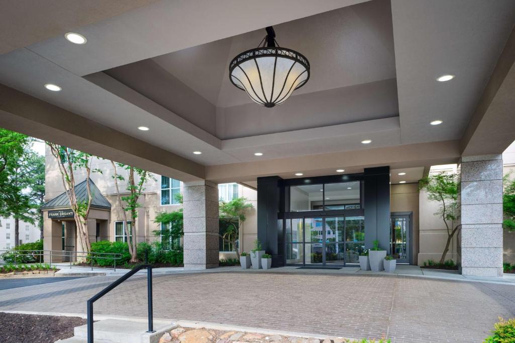 White Station Hotel | Embassy Suites by Hilton Memphis East Germantown Area