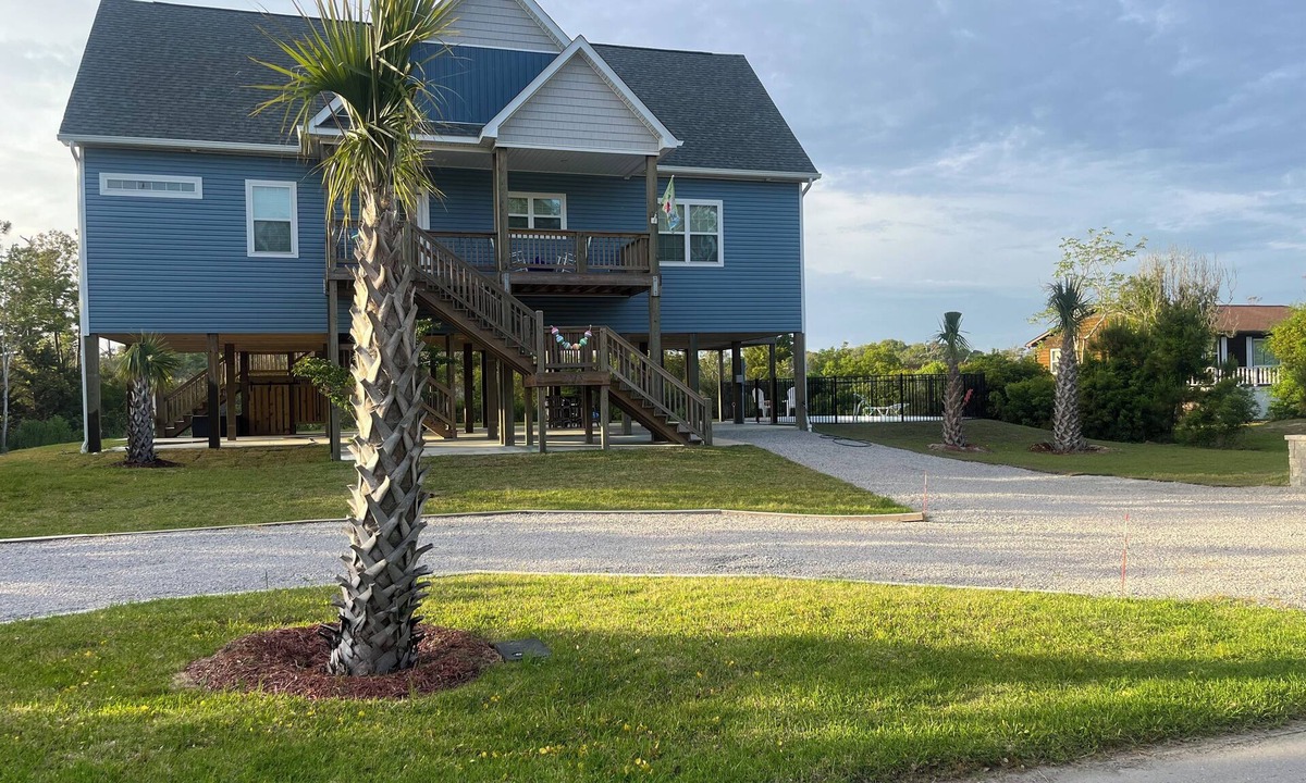 Emerald Isle House | Emerald Isle, Family vacation home, walk to beach and sound with in ground pool