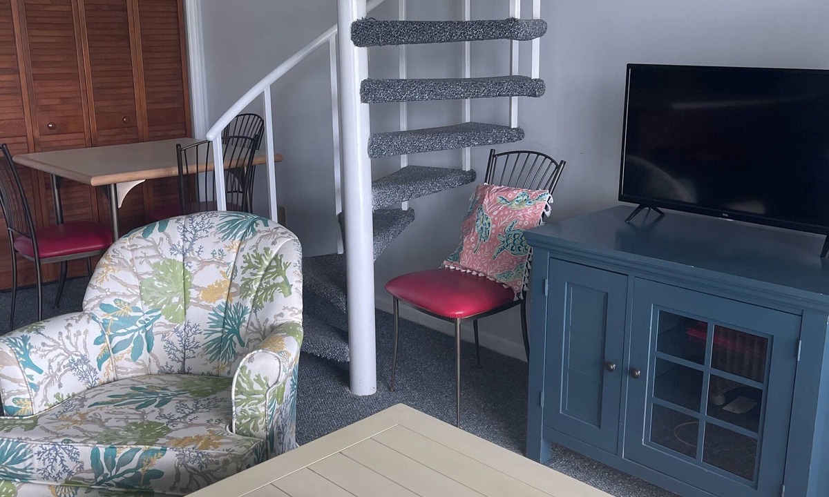 Emerald Isle Condo | Enjoy a GREAT walkable, Peaceful, Gated community with Indoor & 2 Outdoor pools!