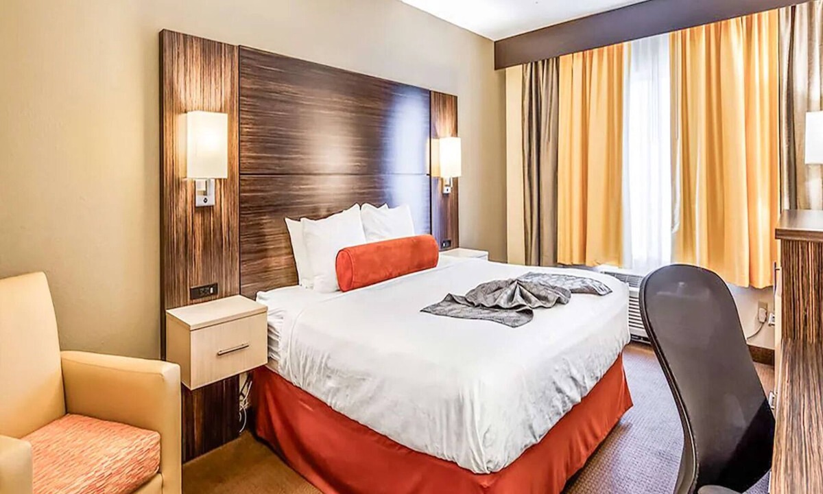 Orlando Hotel | Enjoy Staying in Our 3 Suites w/Free Parking & Pool Access | 10 Mins to Airport