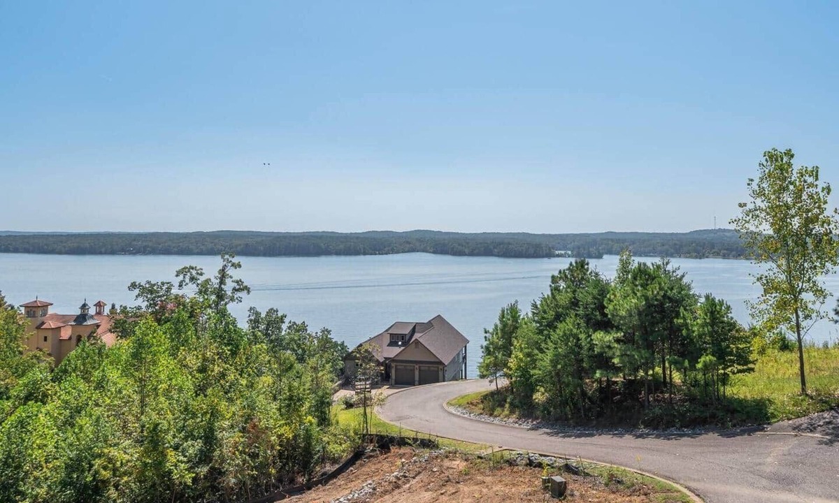 Olivehill House | Enjoy stunning Pickwick Lake views and water access from Aqua Vista Pickwick!