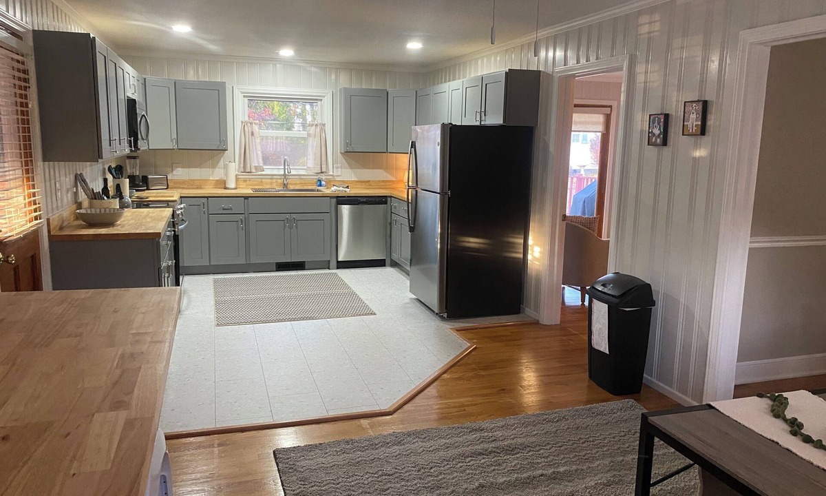 Anderson House | Enjoy the Holidays in this recently remodeled Brick rambler. All new furnishings