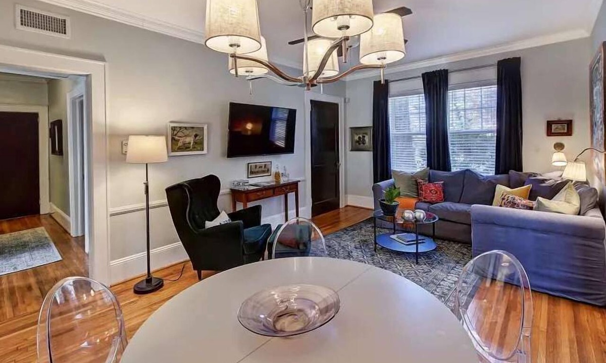 Dilworth Apartment | Entire 4-Unit in Dilworth | 8 Beds | near Uptown