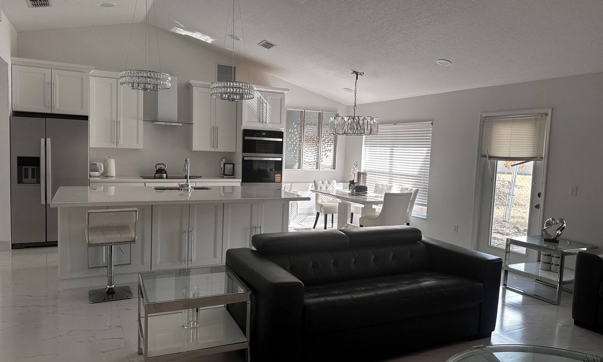 Port Saint Lucie House | Entire House! 9 beds ,Open,spacious for entertaining! 5beds 3 baths. Near Beach.