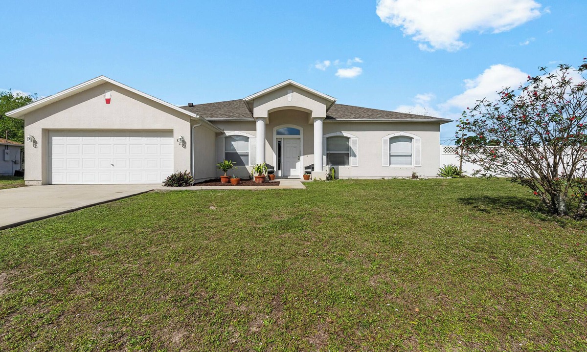 Vero Lake Estates House | Escape to our stunning pool home retreat in Vero Beach, Florida!