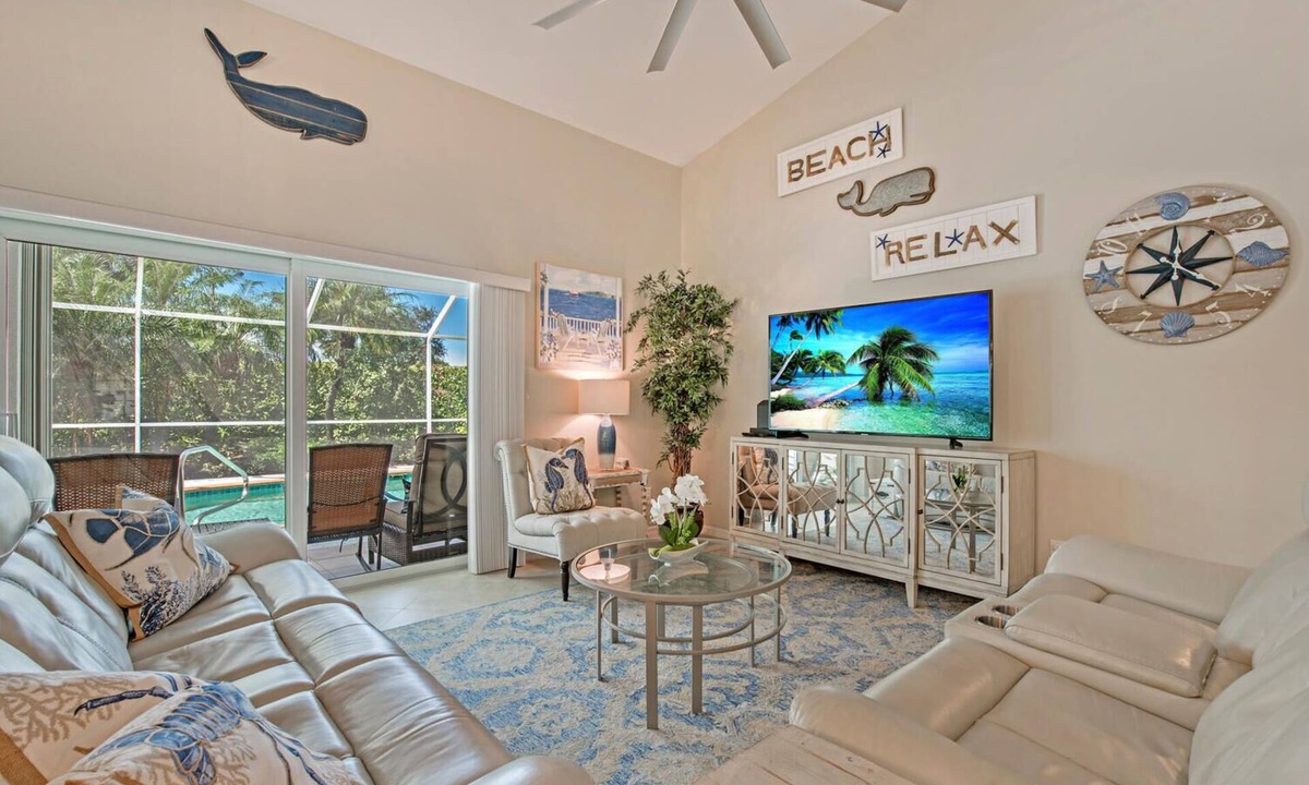 Naples House | Escape to Paradise: Luxurious 3 Bed/2 bath w/Pool