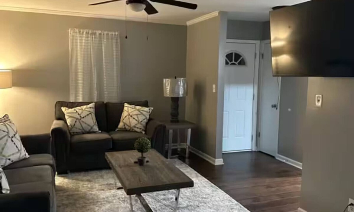 Evans House | EVANS 1 King 2 Queen 3bedroom 2 ba WIFI FREE
