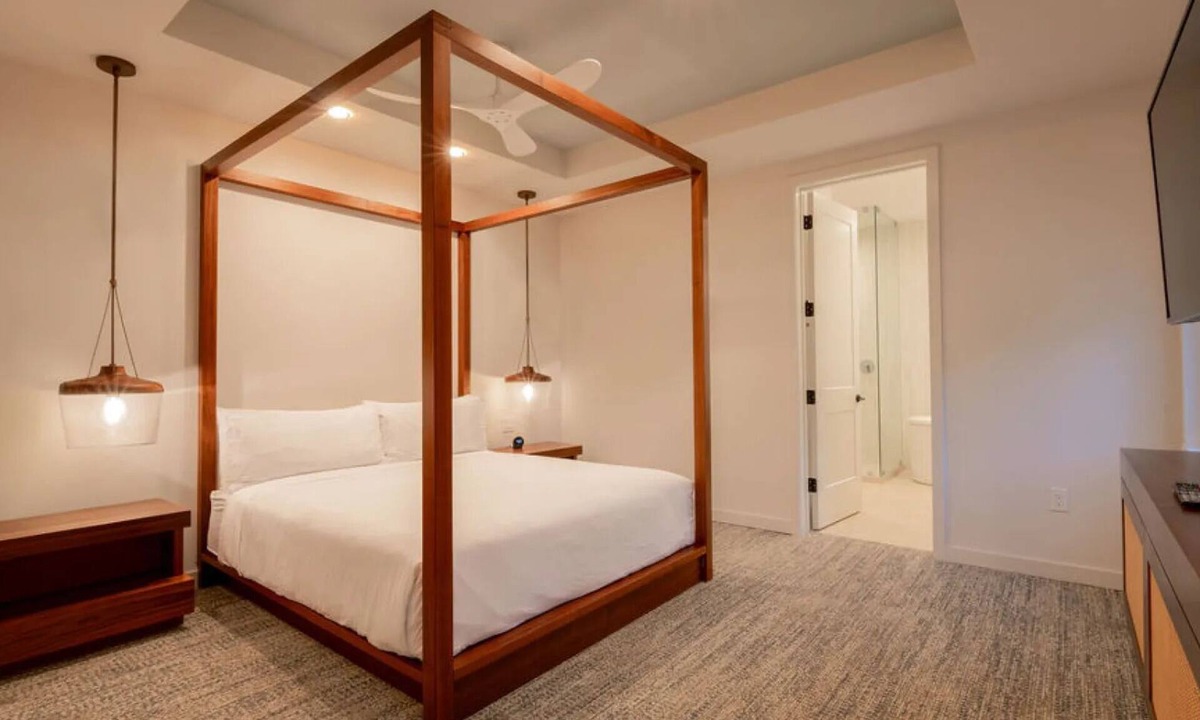 Florida Central Atlantic Coast Hotel | Evermore Orlando | 7 Bedroom House | Expansive Resort Home