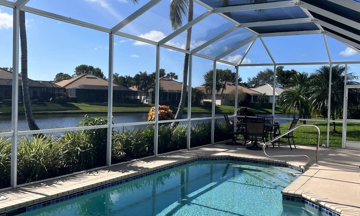 Falcons Glen House | Exclusive Lely Resort House -Private Pool -Sleeps 6