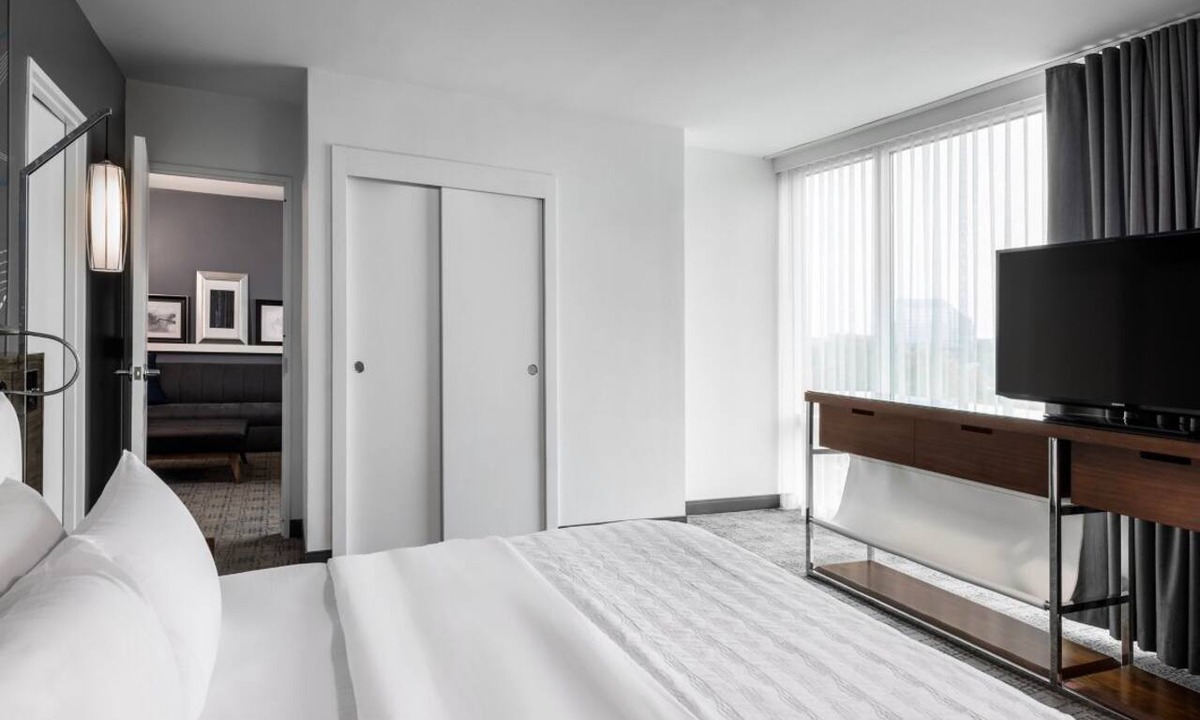 Dunwoody Hotel | Executive King Stay | Swimming Pool | Minutes to Brook Run Park