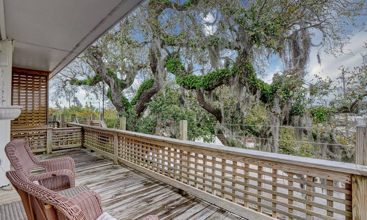 Airlie Condo | Experience Coastal Luxury at The Waterway 405: Marina Views, Pool, Dining!