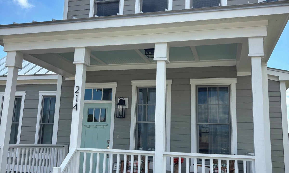 Swansboro House | Experience the Historical Charm of Swansboro! Unique adventures await! 🦢