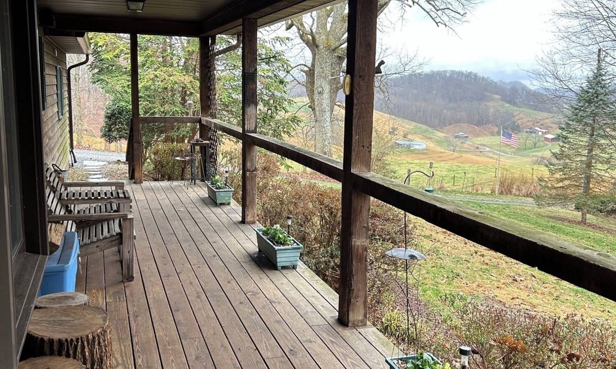 Tyler House | Experience the Vista. Enjoy the tranquility. Embrace the area attractions.