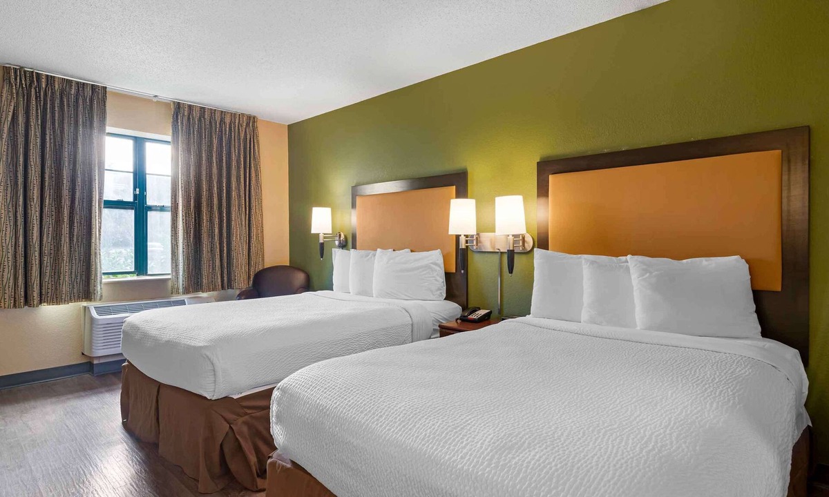 Poplar Place - University Place Hotel | Extended Stay America Suites Savannah Midtown