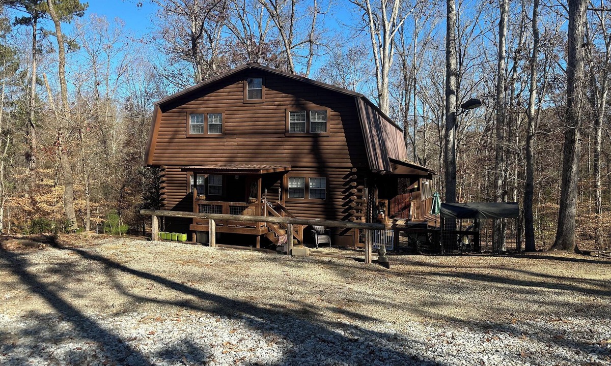 Gumlog Cabin | Fabulous 3BR cabin with AC in welcoming Lavonia just outside Tugaloo State Park